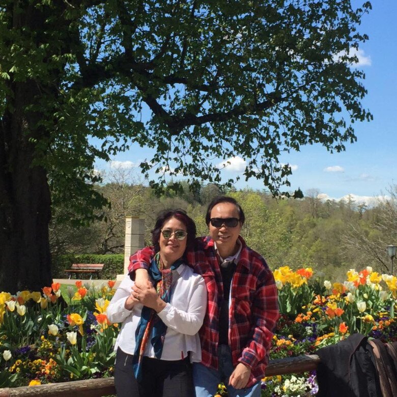 Bố mẹ Dương Thùy Linh rất đẹp đôi, tình cảm bên nhau.