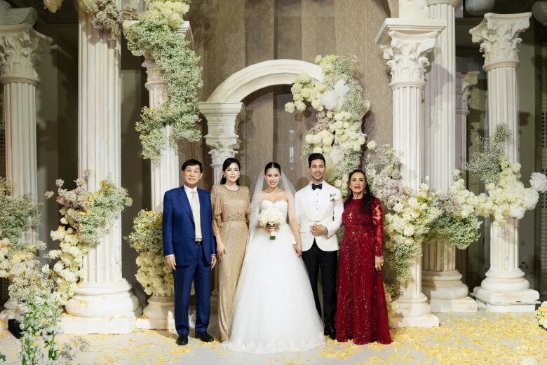 Theo lời Hiếu Nguyễn, chị gái từng bỏ bom anh để đi chơi với bạn trai.