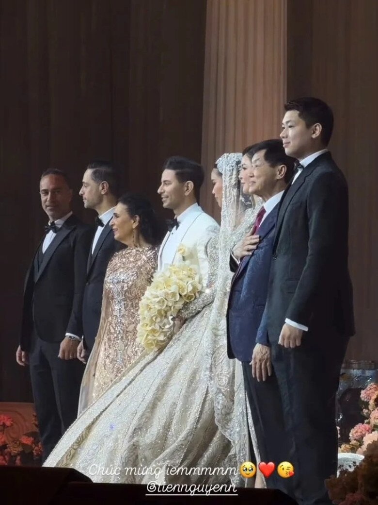 Anh là em trai duy nhất của Tiên Nguyễn, từng là bao cát cho mọi sự bực bội của chị.