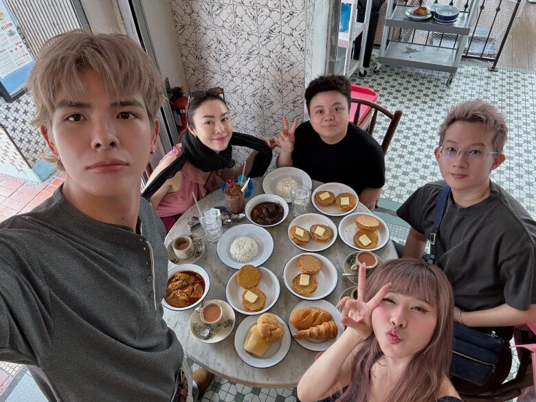 Chủ du thuyền gây tranh cãi trên VTV khoe bữa cơm cùng bạn thân Phương Oanh, khán giả thi nhau nói thiếu 1 thứ! - 15