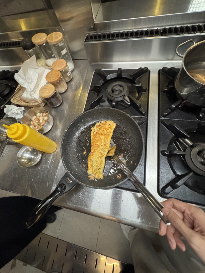 Chủ du thuyền gây tranh cãi trên VTV khoe bữa cơm cùng bạn thân Phương Oanh, khán giả thi nhau nói thiếu 1 thứ! - 8