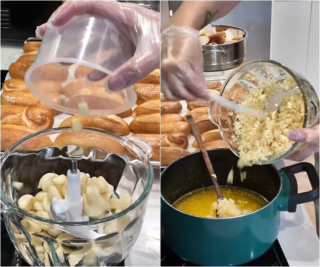 Tỏi tươi được bóc sạch, cho vào máy xay nhuyễn. Sau đó, tỏi xay được trộn đều vào nồi bơ đã đun chảy, chắc hẳn thơm lừng cả gian bếp.
