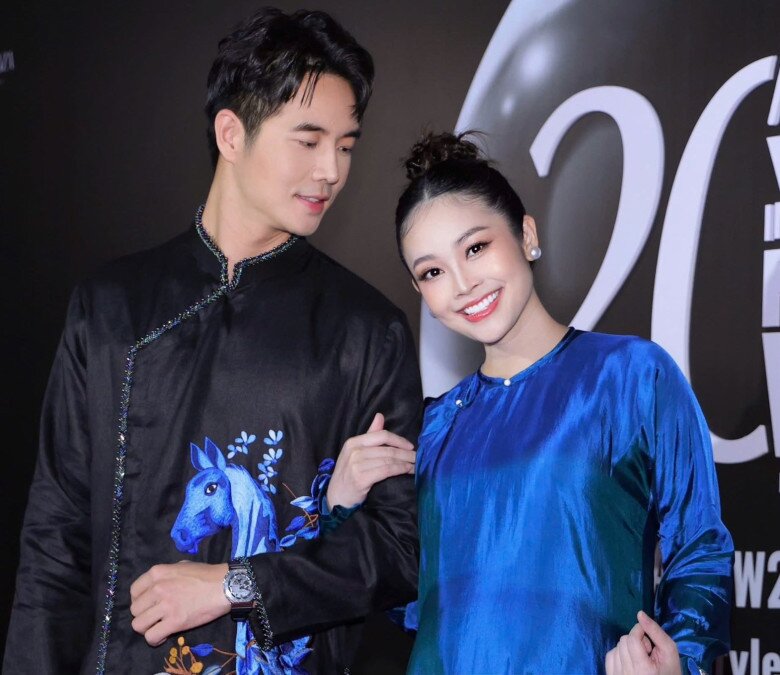 Cặp đôi hạnh phúc khi chuẩn bị bước vào hành trình làm bố mẹ bỉm.