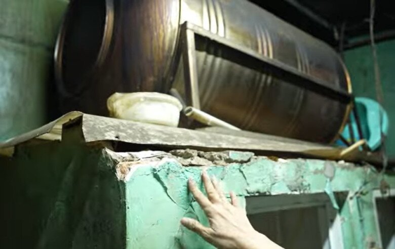 Căn nhà cũ kỹ của nam ca sĩ do ba mẹ để lại.