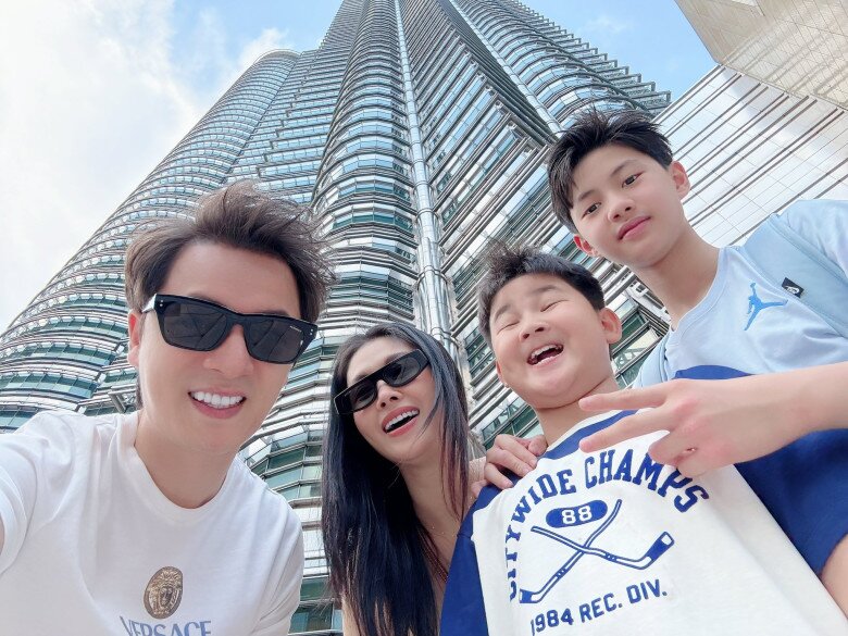 Nam ca sĩ nổi tiếng cùng thủy tiên 20 năm trước nay giàu sụ sống hạnh phúc bên mỹ nhân trong biệt thự to đùng - 19