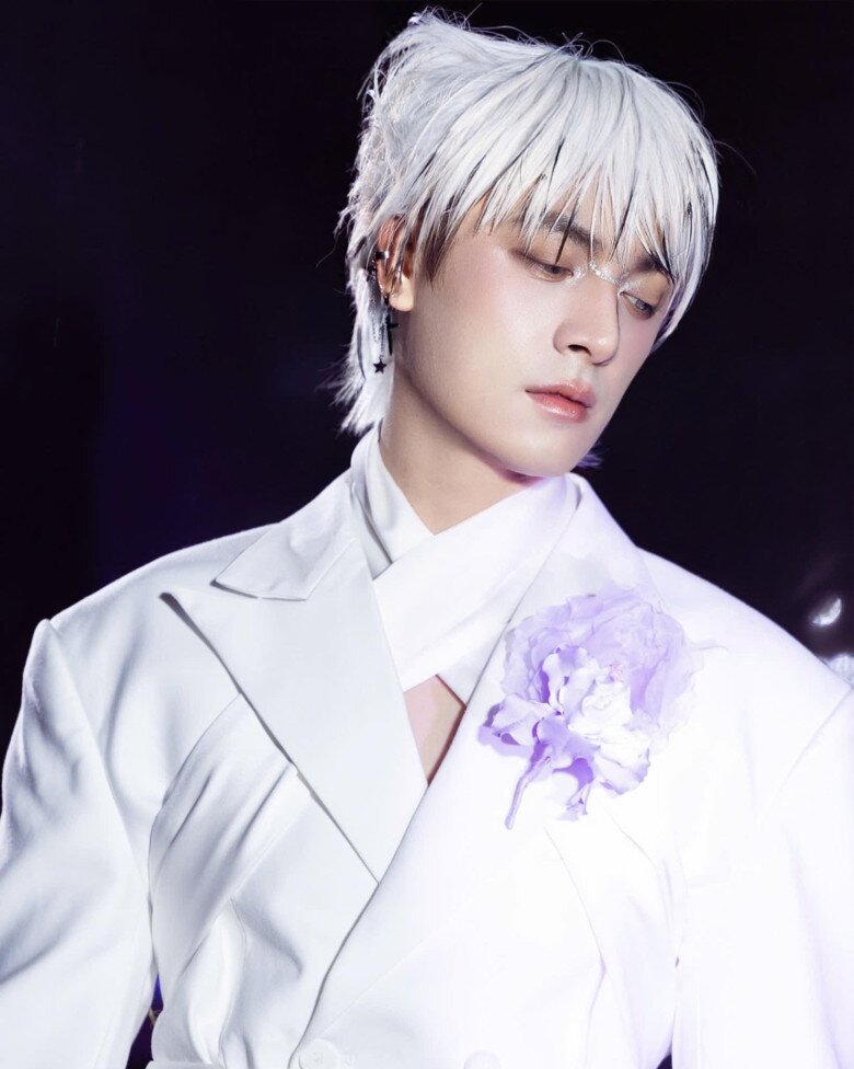 Nam ca sĩ nổi tiếng cùng thủy tiên 20 năm trước nay giàu sụ sống hạnh phúc bên mỹ nhân trong biệt thự to đùng - 9