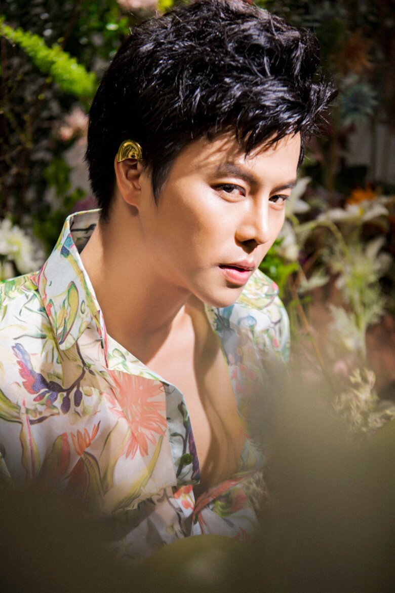 Nam nghệ sĩ cải lương từng cho con ngủ dưới gầm sân khấu, đứa trẻ sau này thành amp;#34;thần đồngamp;#34; cao 1m80 - 9