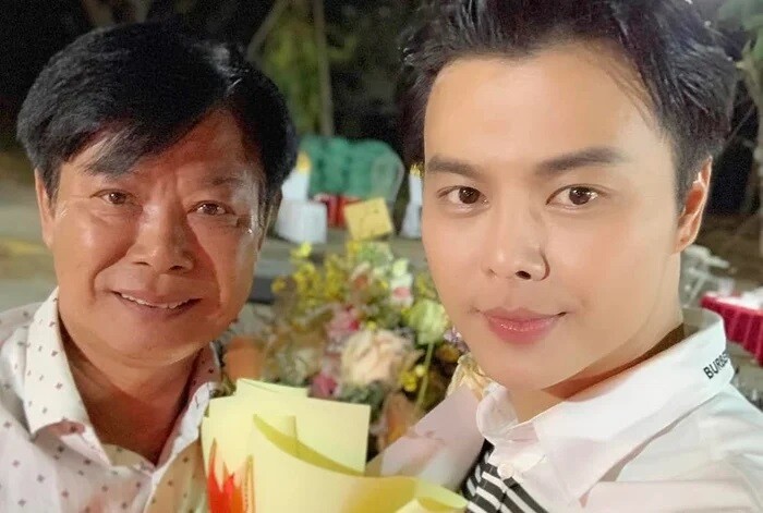 Cố nghệ sĩ Duy Sơn và con trai Võ Minh Lâm.