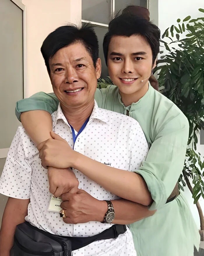 Là đứa con trai duy nhất của gia đình, Võ Minh Lâm đã quyết viết tiếp ước mơ dang dở của bố mẹ.