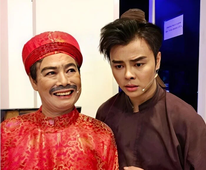 Với con trai, ông là điểm tựa, là người thầy đầu tiên.