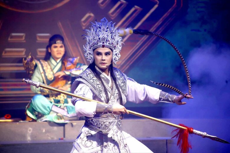 Nam nghệ sĩ cải lương từng cho con ngủ dưới gầm sân khấu, đứa trẻ sau này thành amp;#34;thần đồngamp;#34; cao 1m80 - 5