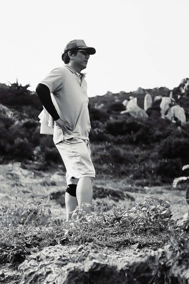 Ngoại hình của đạo diễn Đức Thịnh sau khi giảm 10kg, được vợ đẹp khen amp;#34;càng già càng bảnh tỏnamp;#34; - 3