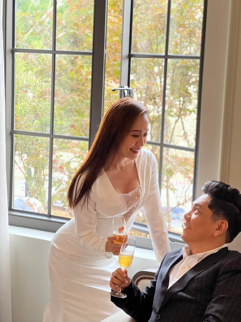 Ngoại hình của đạo diễn Đức Thịnh sau khi giảm 10kg, được vợ đẹp khen amp;#34;càng già càng bảnh tỏnamp;#34; - 7