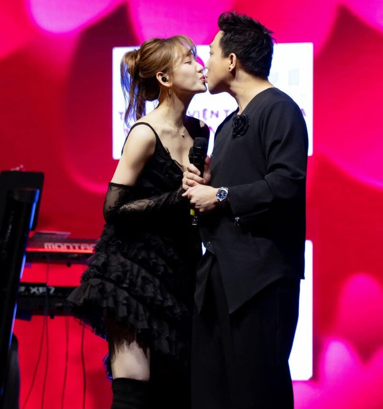 Cặp đôi vẫn chưa chán nhau sau nhiều năm.