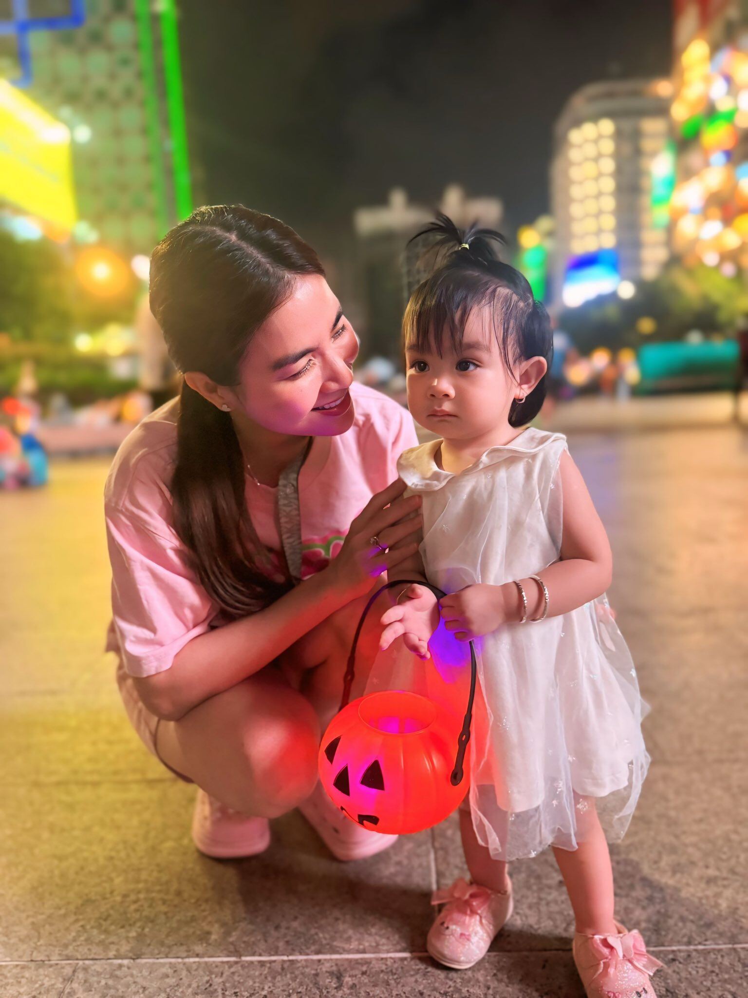 Nữ diễn viên được chồng sang tận Manchester cầu hôn có NSND Hồng Vân chứng kiến, nay là amp;#34;gái một conamp;#34; vẫn đẹp rực rỡ - 9