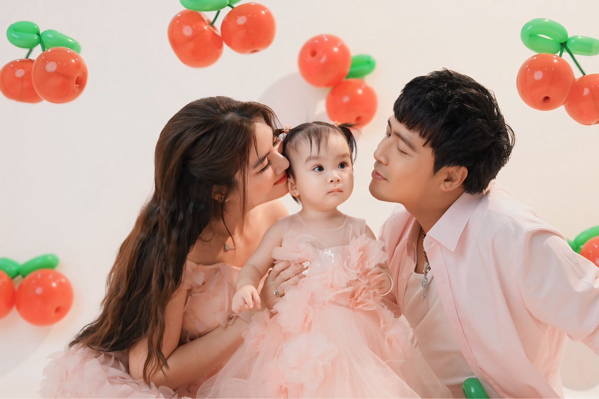 Nữ diễn viên được chồng sang tận Manchester cầu hôn có NSND Hồng Vân chứng kiến, nay là amp;#34;gái một conamp;#34; vẫn đẹp rực rỡ - 7