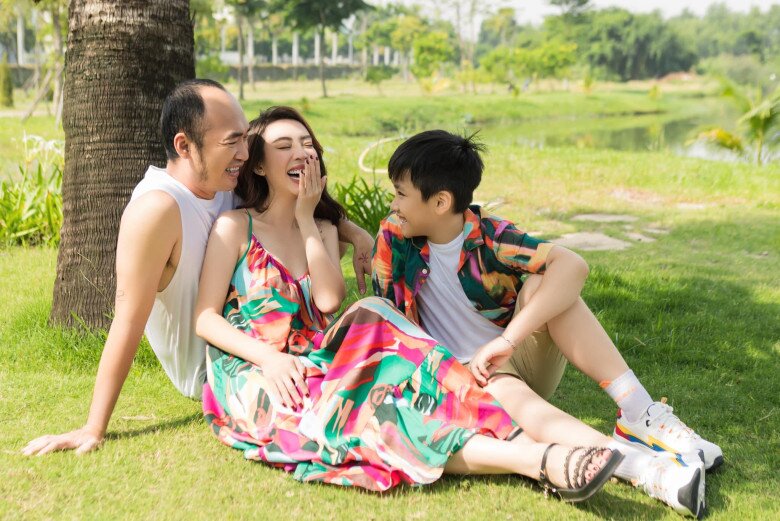 Thu Trang - Tiến Luật trở thành cặp đôi trăm tỷ làng phim Việt, có gia đình hạnh phúc.