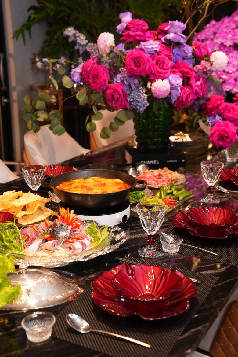 Nữ tổng tài hot amp;#34;cõi mạngamp;#34; trang trí Trung thu cho biệt thự ven sông, còn tạo hình như Tề thiên Đại thánh - 7