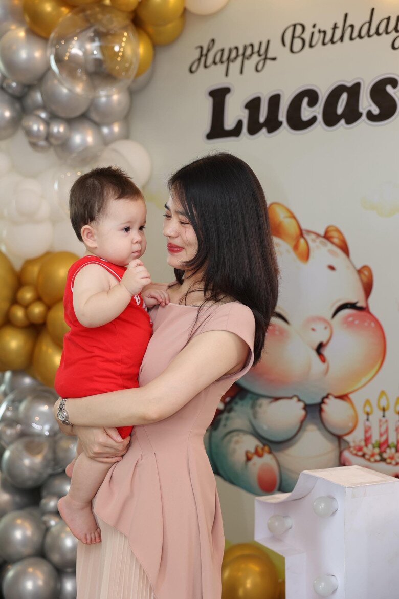 Shark Tuệ Lâm khoe ảnh sinh nhật con trai Lucas.