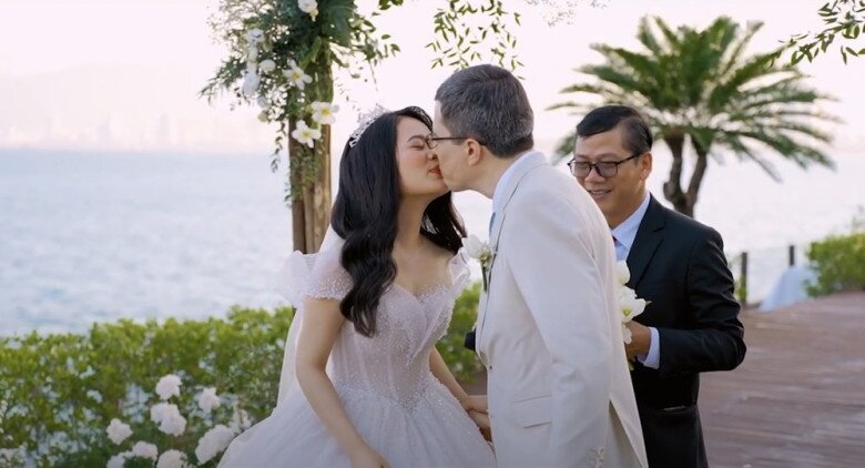 Tuệ Lâm vẫn sống cuộc đời của mình và tâm niệm một điều càng cao thì càng dễ ngã.