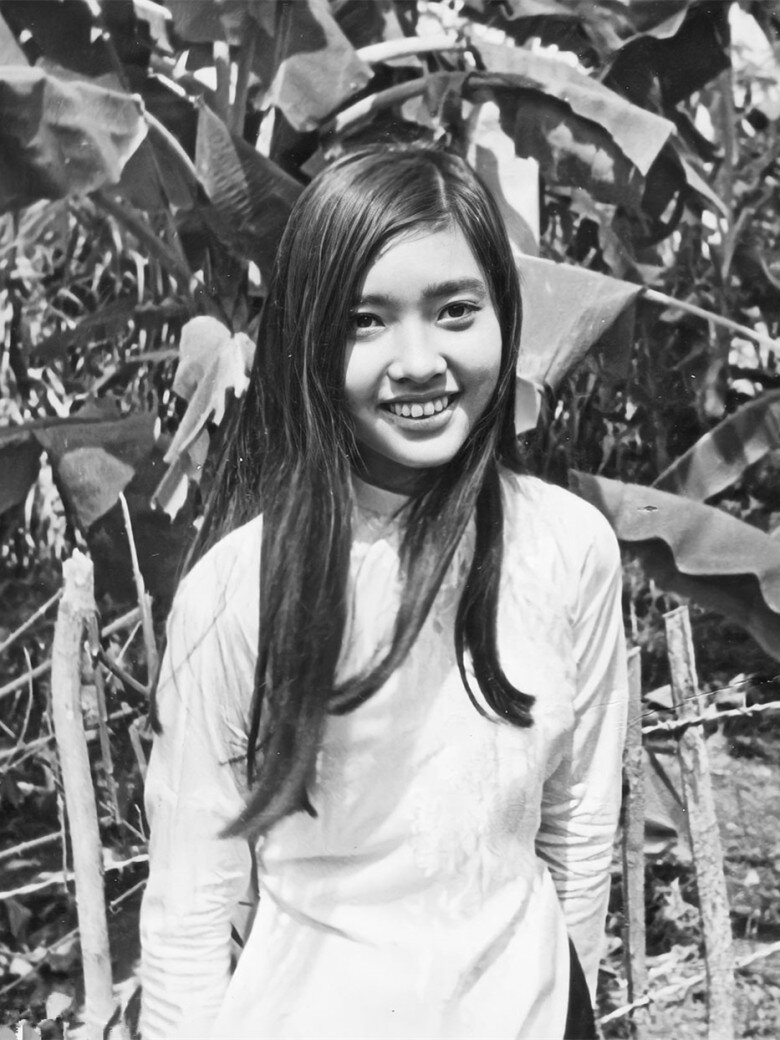 Từ một giọng ca đình đám, bà chịu nhiều sóng gió đời tư, sang Pháp làm bánh mì.