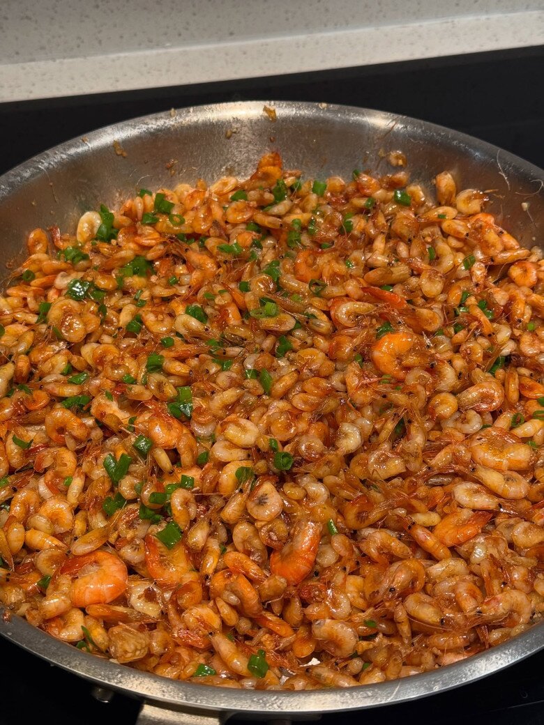 Dù bận rộn kinh doanh, Tăng Thanh Hà vẫn giữ thói quen vào bếp mỗi ngày. Không còn bó hẹp ở những đĩa salad healthy hay bữa sáng eat clean, năm qua cô khiến người theo dõi thích thú với những món ăn hết sức chân quê.