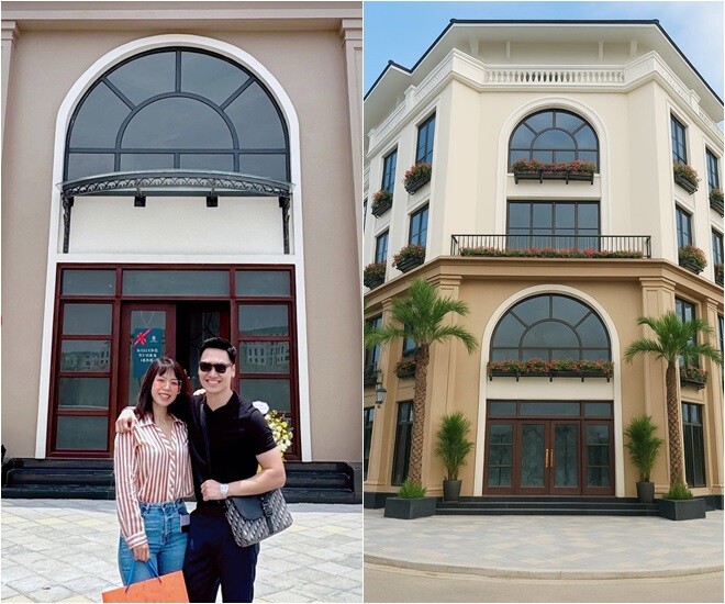 Hình ảnh mặt tiền biệt thự bề thế của vợ chồng Mạnh Trường với diện tích lớn, phong cách kiến trúc tân cổ điển với hai tông màu chủ đạo kem – nâu. 