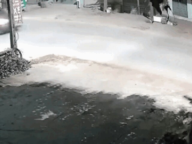 Vụ tai nạn khiến 3 người tử vong được camera an ninh nhà người dân ghi lại.