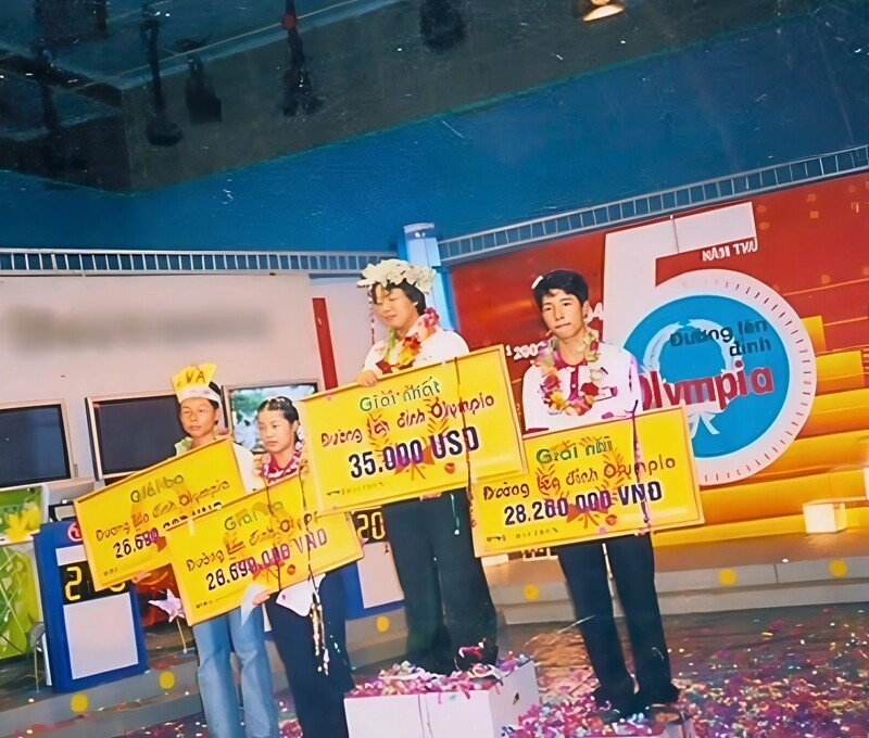 Đại diện đầu tiên của trường THPT Chuyên Quốc học Huế vào trận chung kết năm Olympia là Nguyễn Nguyễn Thái Bảo tham gia mùa 5. Thái Bảo được mệnh danh là "á quân gây tiếc nuối nhất" khi chỉ kém quán quân 10 điểm trong trận chung kết.
