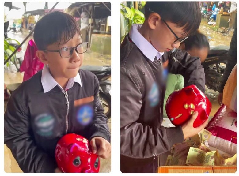 Cậu bé Tài ôm heo đất tới điểm tập kết ủng hộ đồng bào thiệt hại sau lũ.