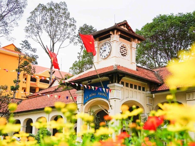 15 trường THPT hệ Chuyên đỉnh nhất Việt Nam: Lò đào tạo nhân tài, cựu học sinh toàn người nổi tiếng