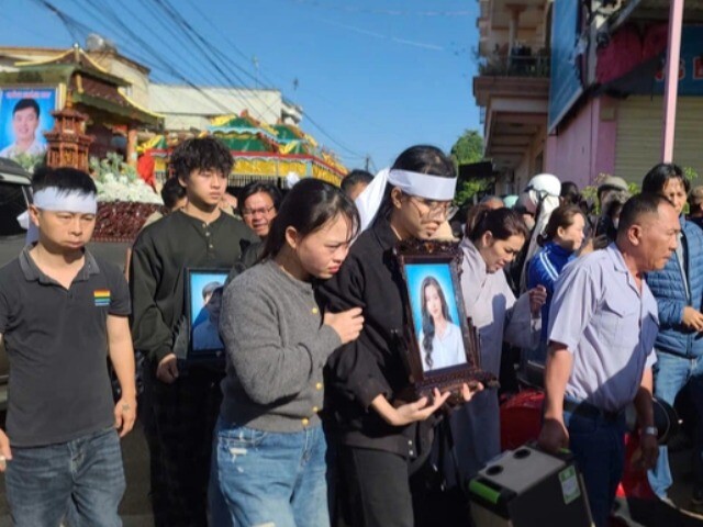 CLIP: Xúc động dòng người tiễn đưa 4 nạn nhân trong vụ cháy nhà