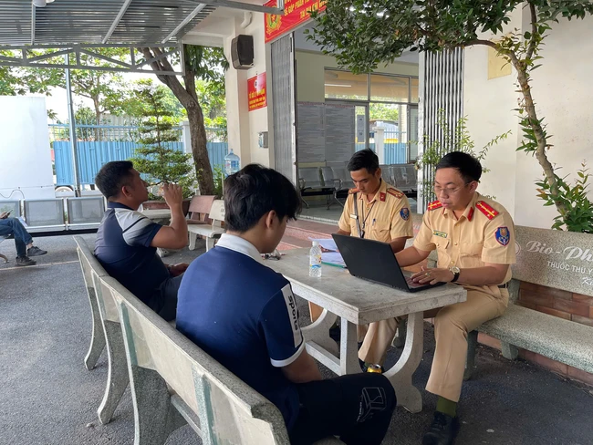 Nam thanh niên được mời lên làm việc tại cơ quan công an