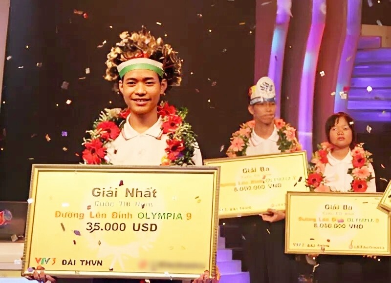 Năm 2009, Hồ Ngọc Hân là đại diện tiếp theo của THPT Chuyên Quốc học Huế mang cầu truyền hình về cho quê hương. Anh cũng chính là thí sinh đầu tiên của ngôi trường này giành chức vô địch Olympia, trở thành "thần tượng" của nhiều thế hệ học sinh.
