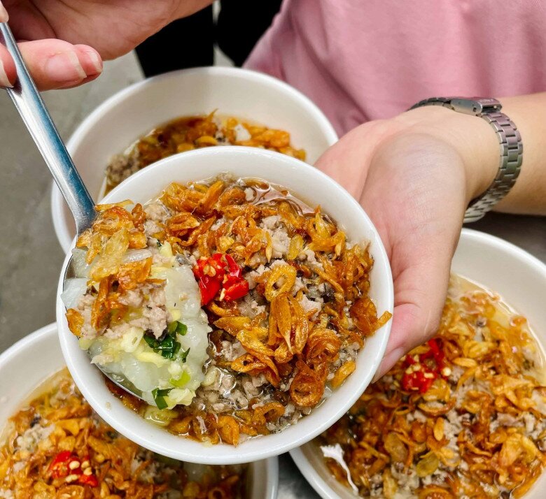 Món bánh đúc nóng nhất định phải thưởng thức khi tới Hà Nội vào mùa đông 