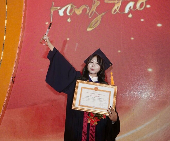 Thủ khoa Đỗ Dương Thùy Linh 