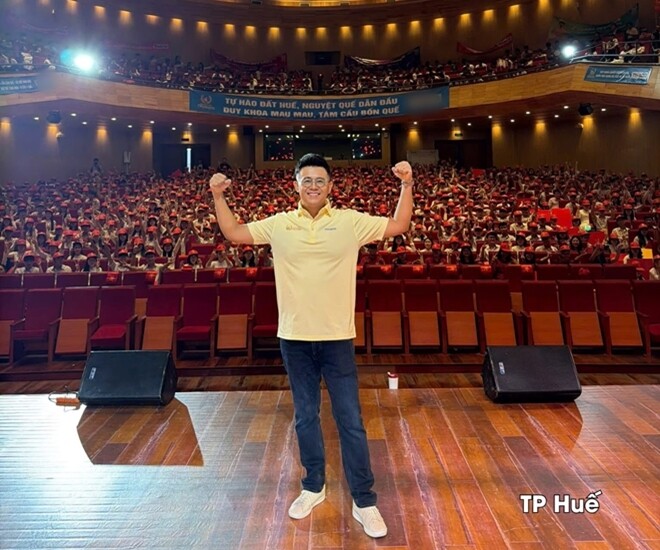 BTV Đức Bảo tại Nhà hát Sông Hương - điểm cầu Huế (Ảnh: VTV)