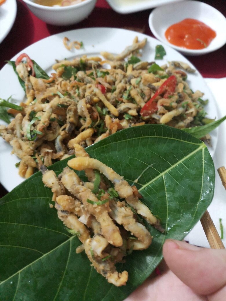 Nem ốc móng tay mang hương vị lạ