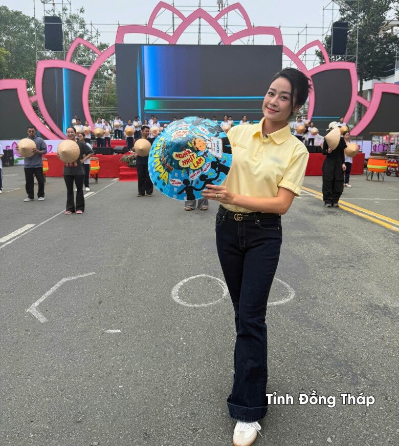 BTV Phí Linh đã có mặt tại buổi tổng duyệt (Ảnh: VTV)