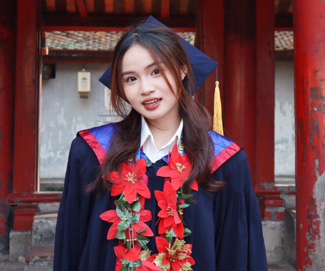 Doãn Phùng Hải Ly - Thủ khoa tốt nghiệp xuất sắc được TP Hà Nội vinh danh 
