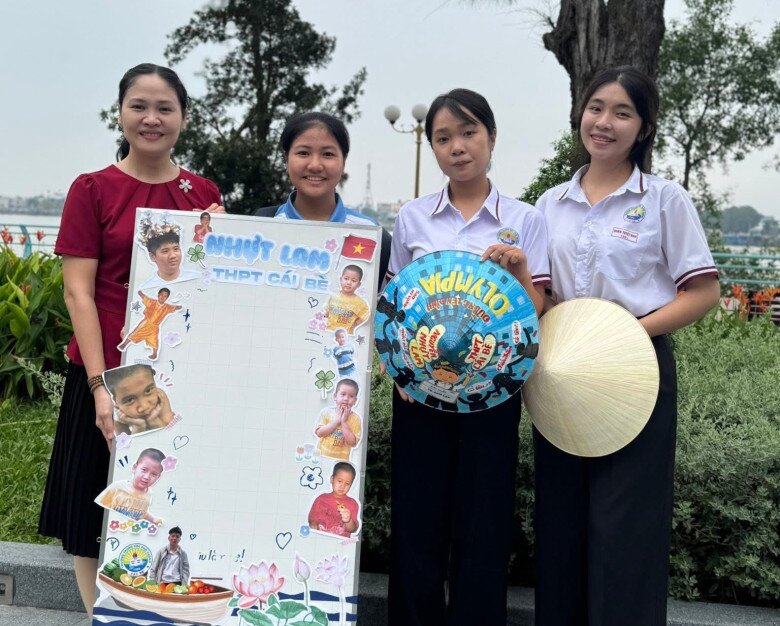 Các khán giả cổ vũ nhiệt tình để Nhựt Lam giành chiến thắng (Ảnh: Đồng Tháp Năng Động và Phát Triển)