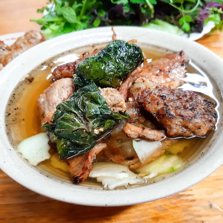 Đừng quên thưởng thức bún chả khi tới Hà Nội