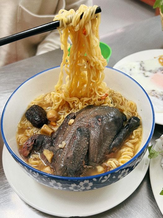 Hương vị mỳ gà tần hấp dẫn