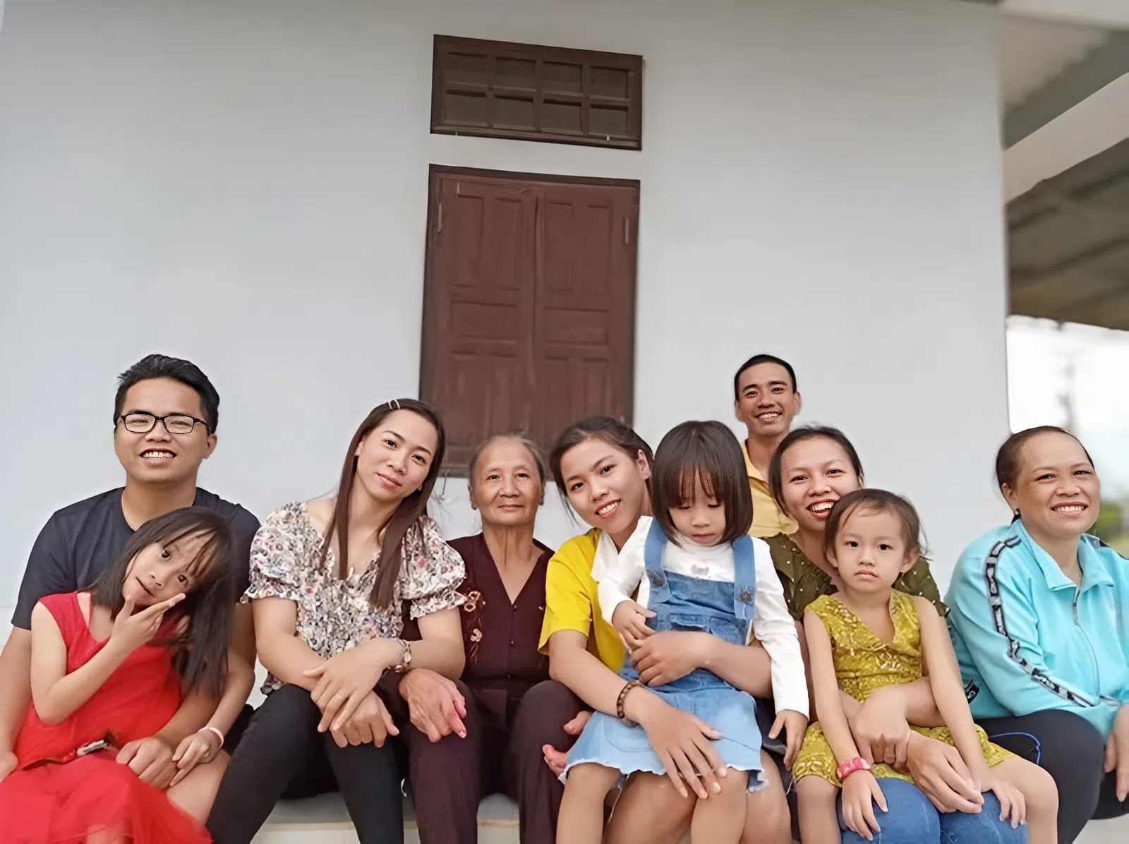 Đại gia đình của 4 chị em Thích, Thật, Thà, Thôi