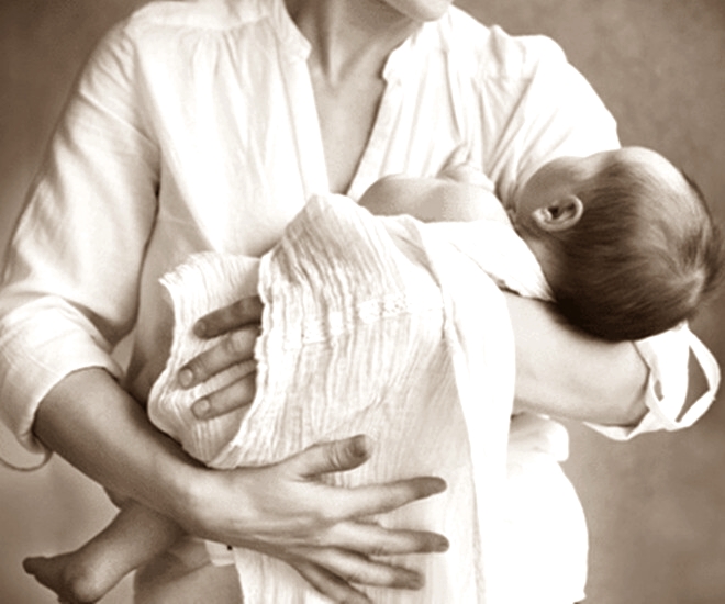 Mẹ đành cho con đi, mong con có cuộc sống tốt hơn