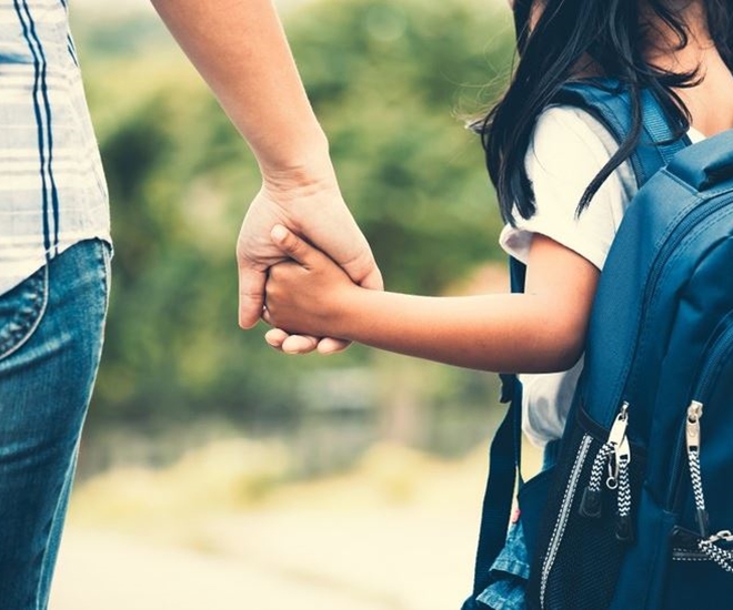 Con trót dại đi theo người lạ