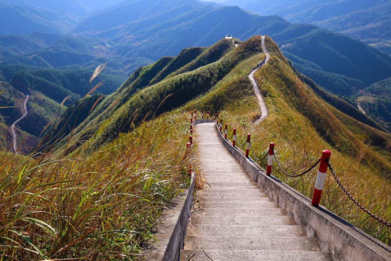 Chinh phục “xương sống khủng long”