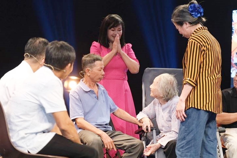 Giây phút đoàn tụ không ai ngờ tới