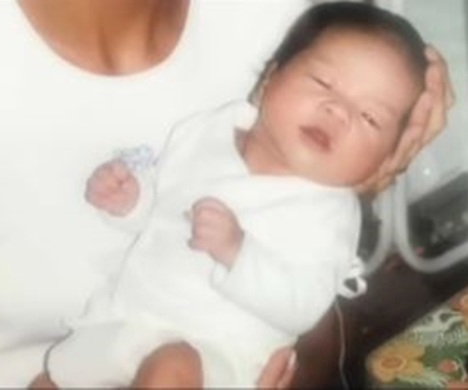 Đứa trẻ 3 tháng tuổi được nhận nuôi ngày ấy