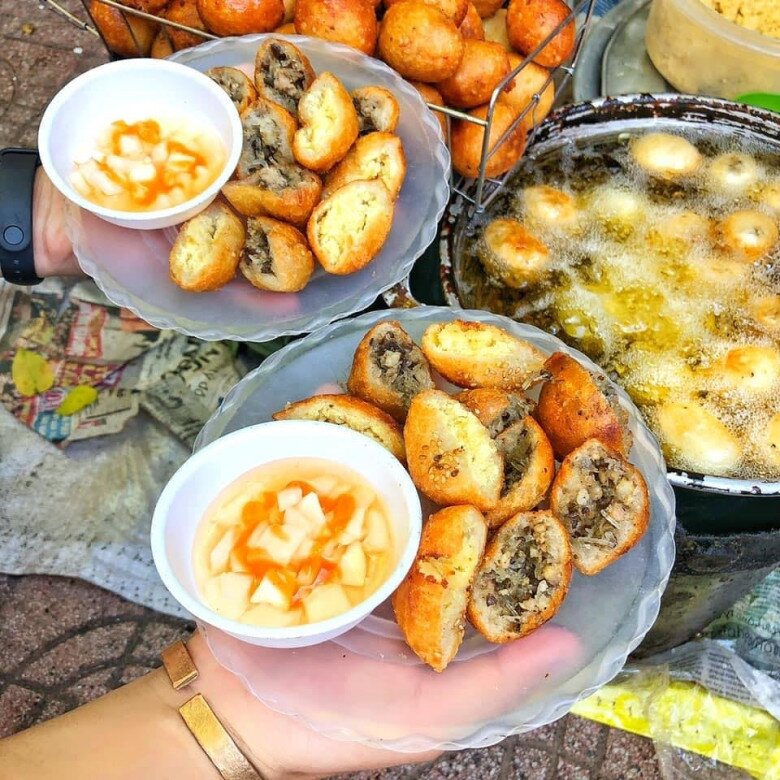 Bánh rán mặn là đặc sản Hà Nội